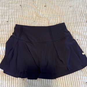 Lululemon VEUC skirt! Size 6 navy blueish color